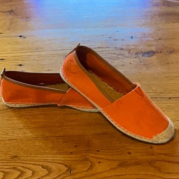 Michael Kors casual shoes. Tangerine in color. Slightly worn. Made of canvas. - Picture 2 of 5